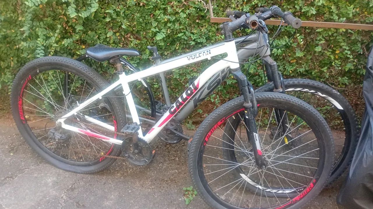 2 bicicleta com avarias