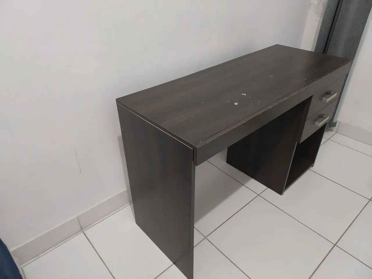 Escrivaninha com 2 gavetas e nicho - Foto 3