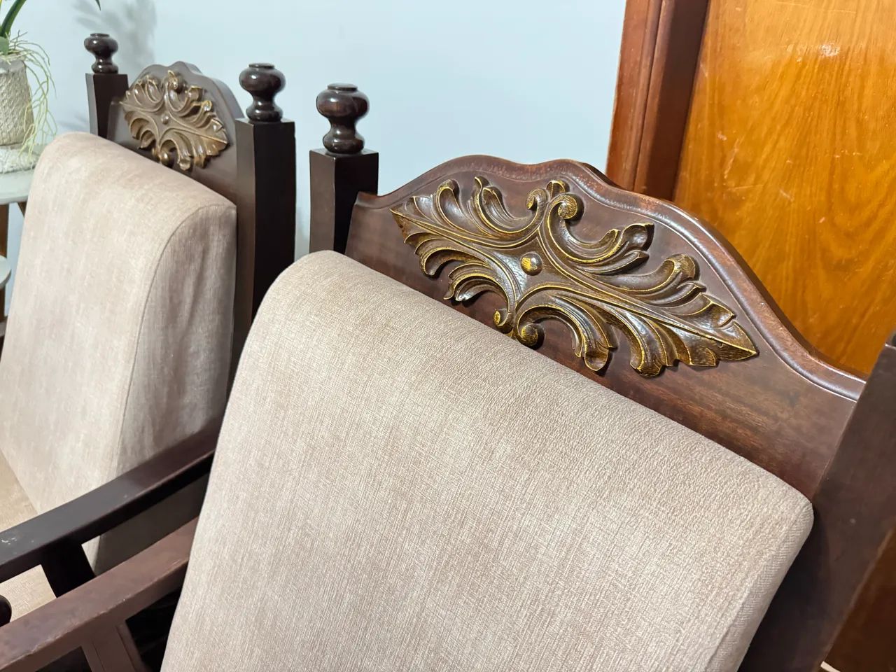 Conjunto de sofá e poltronas madeira maciça retrô  - Foto 5