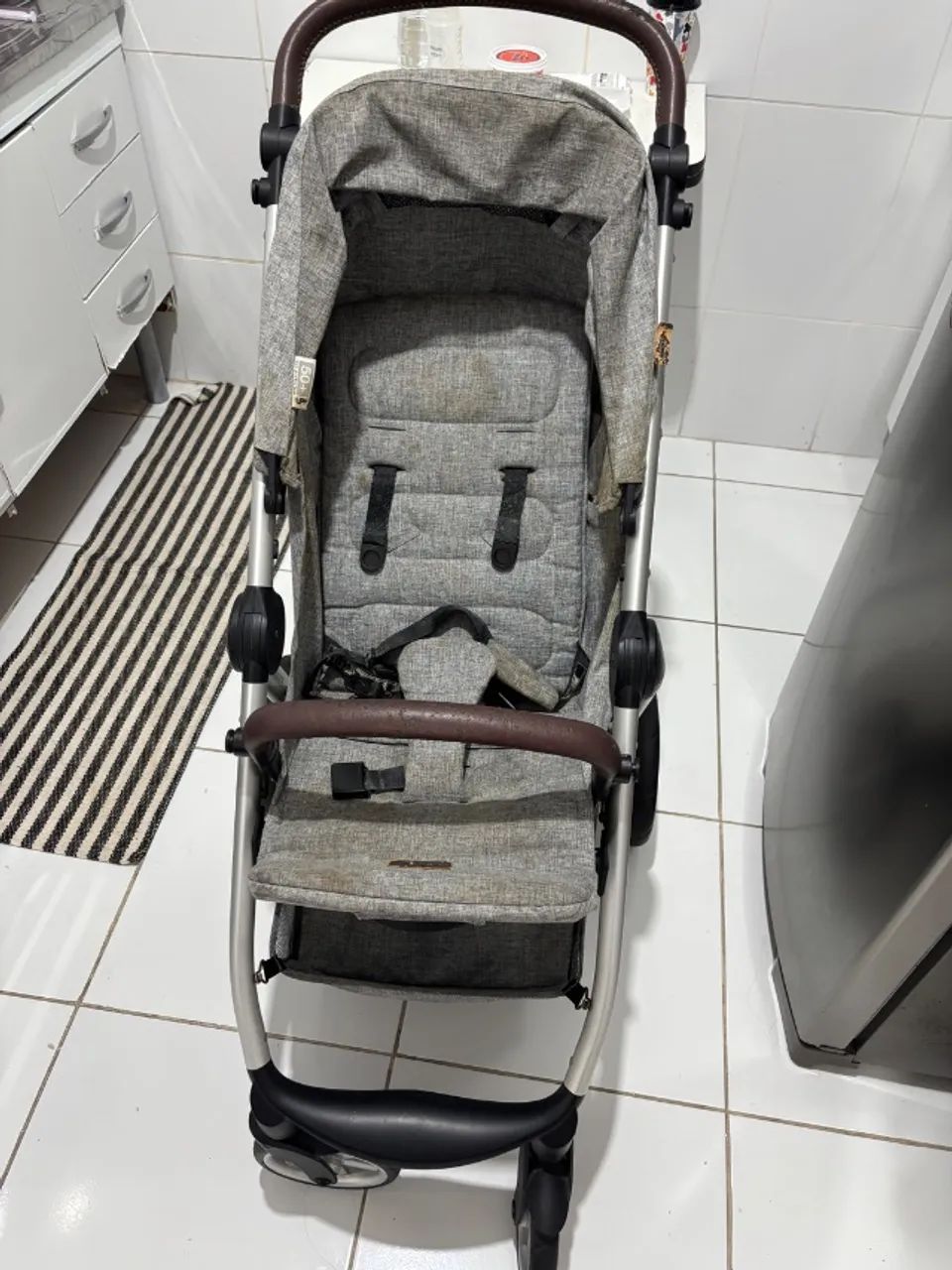 Carrinho de bebê usado