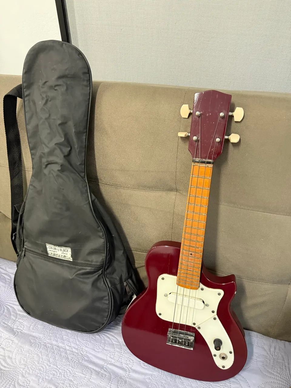 Mini Guitarra Elétrica Infantil Funcionando + Capa (Sem Cabo) - Foto 4