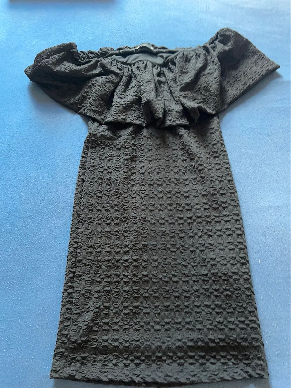 estido Ombro A Ombro Com Babado E Texturas Preto