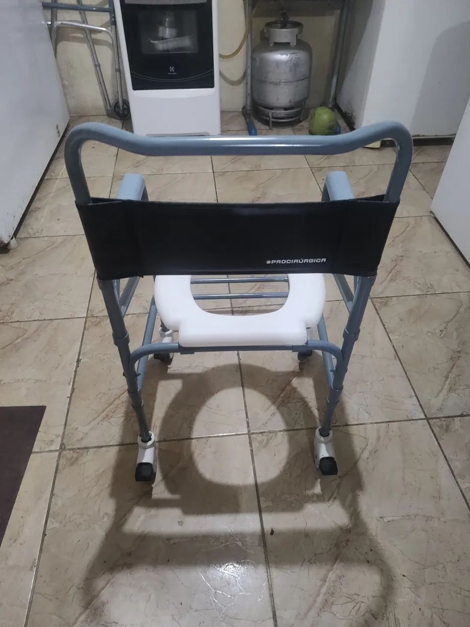 Vende se cadeira de rodas para banho - Foto 3
