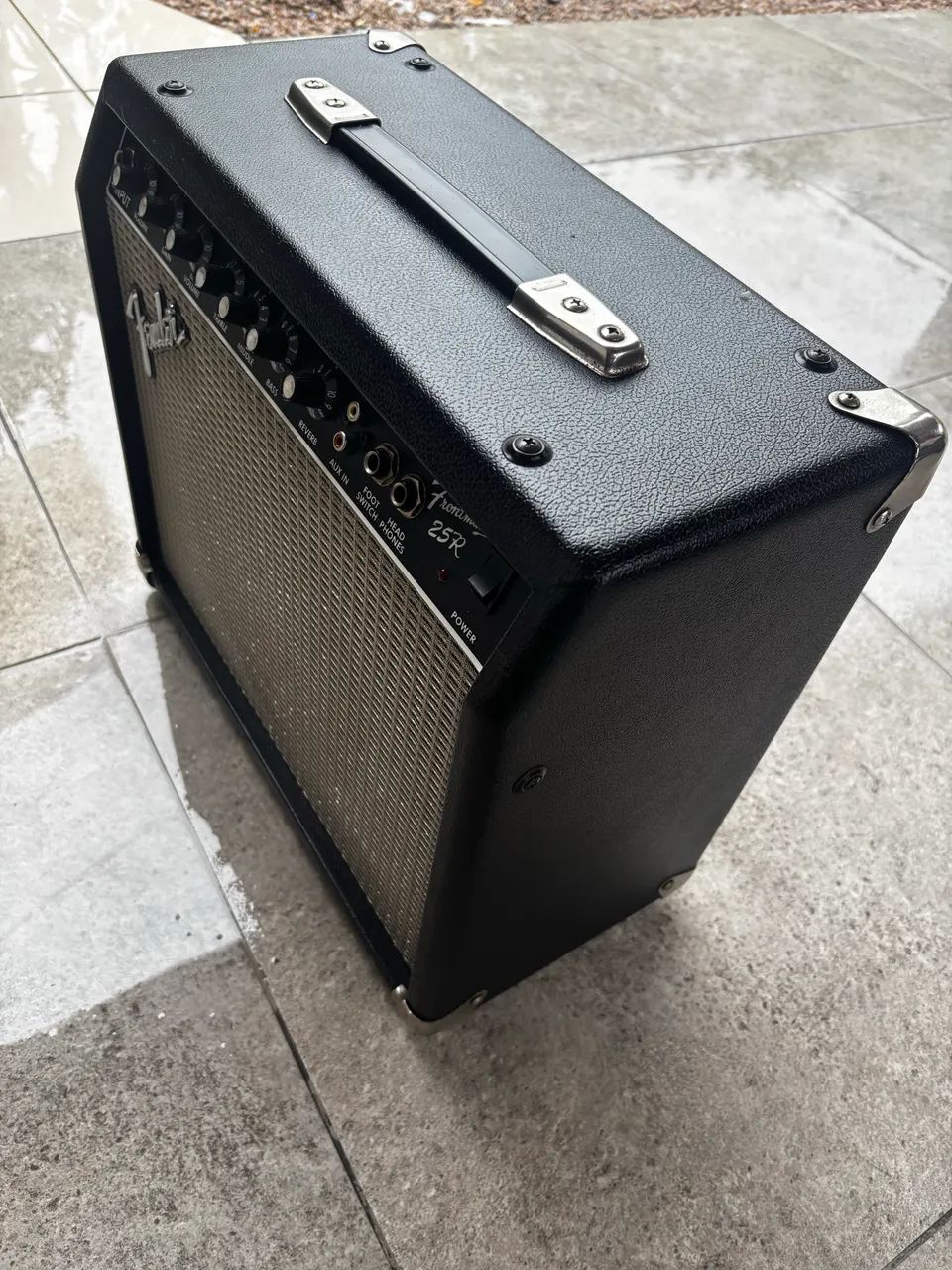 Cubo fender frontman 25r com reverb e distorção  - Foto 2