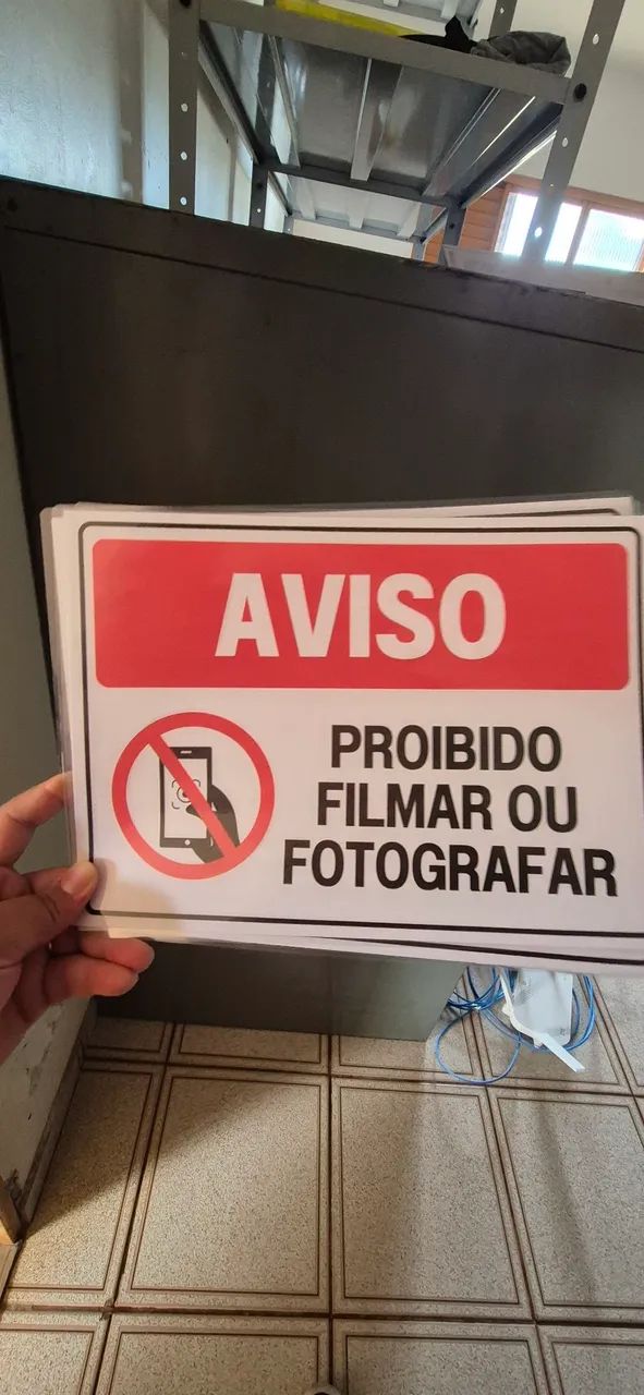 Placa proibido uso de celular e outros - Foto 2
