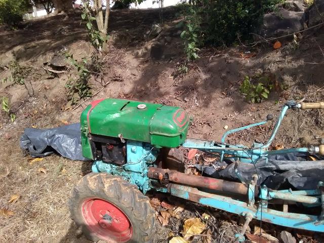 Micro trato 4x4 com reboque