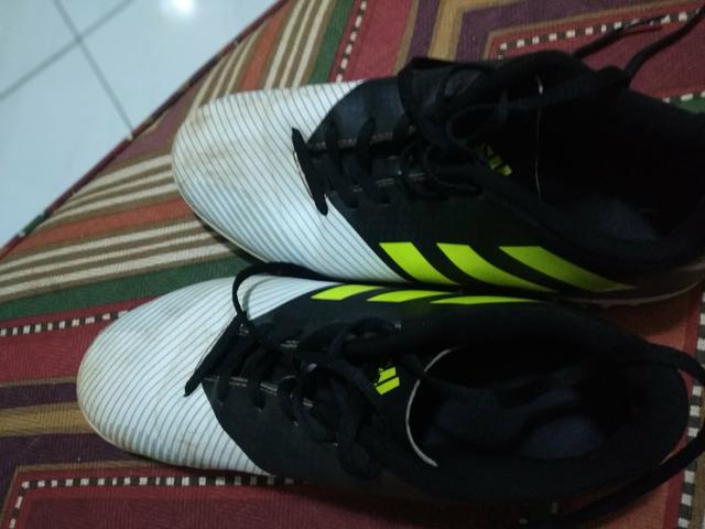 2 Chuteiras Adidas e Nike - Foto 2