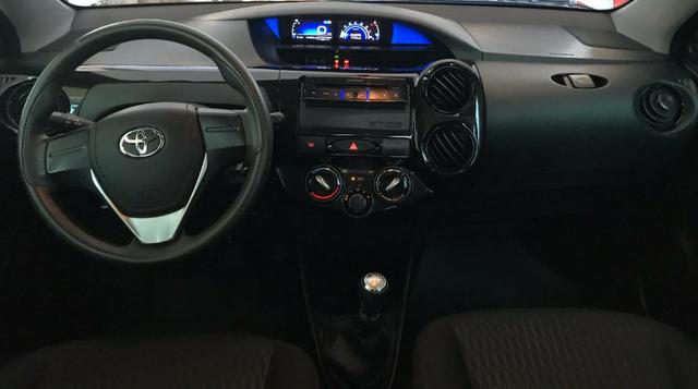 Etios Hatch X 1.3 Completo Super Conservado - Foto 10