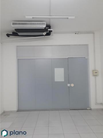 Sala com ótimo Localização - No Centro Empresarial Pedra Branca.
