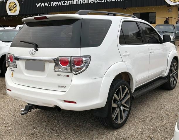 Toyota Hilux Sw4 Srv 3.0 4x4 Automática 7 Lugares - Foto 4