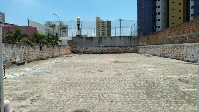 Ponto comercial com 600m² todo murado, no bairro Farolândia