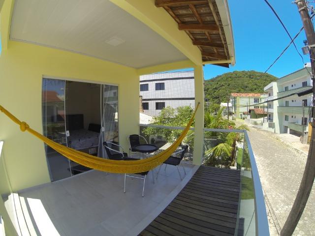 Sobrado a 70 mts da praia da Enseada com ar e Wifi - Foto 15