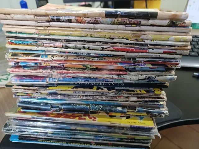 (Item 204) Lote com 35 revistas Capitão América e Batman - Foto 2