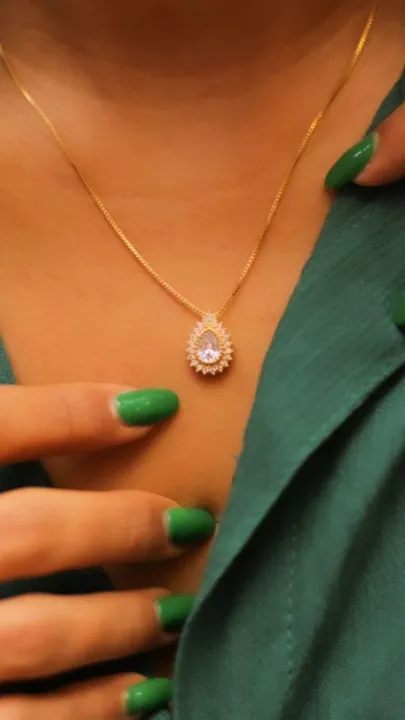 Colar com pingente de gota de água em zircônia banhado a ouro18k 