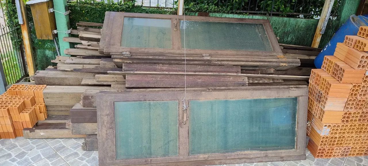 Janelas,Portas pantográfica e Estrutura de Madeiras Nobre - Foto 3
