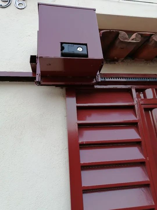 Portão de Aço com Design Moderno - Foto 4