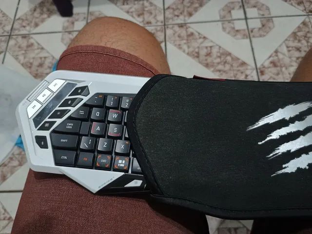 Teclado gamer Mad Catz Strike M - Foto 4