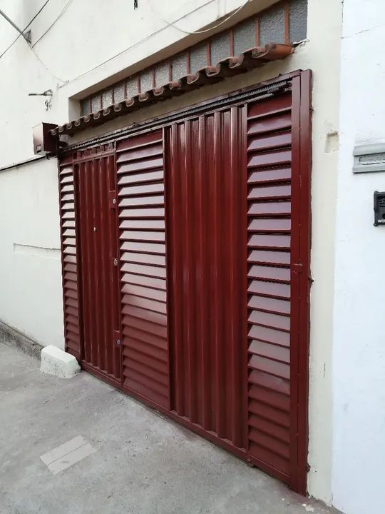 Portão de Aço com Design Moderno