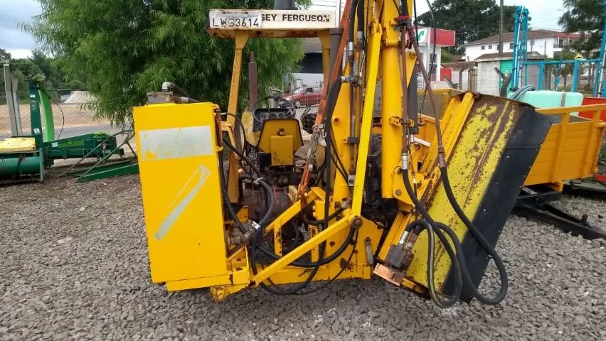 Roçadeira Lateral Articulada Turner para Trator Agrícola