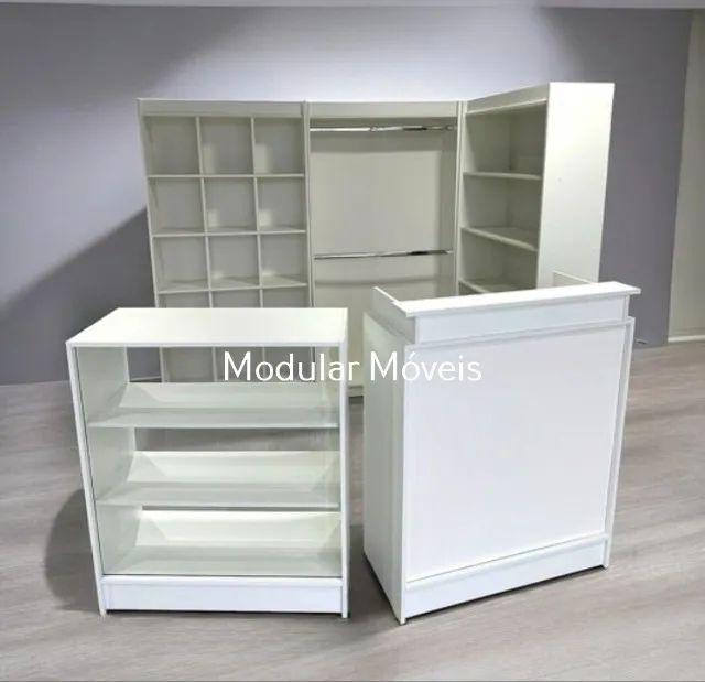 Balcão Caixa + Balcão Vitrine + Colmeia + Cabideiro Duplo + Prateleiras