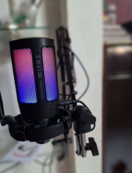 Fifine A6T RGB c/braço articulado Studio Profissional Gamer Microfone