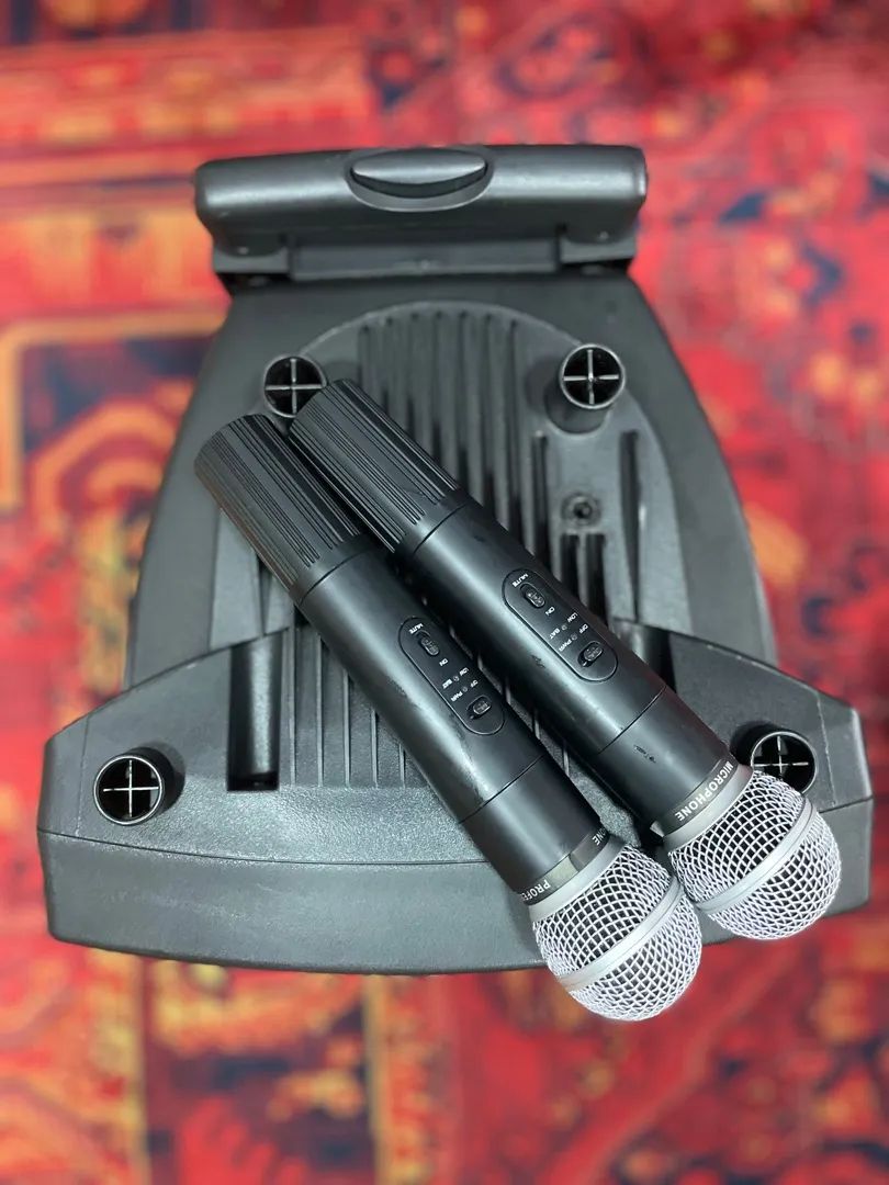 Caixa de Som + Microfones