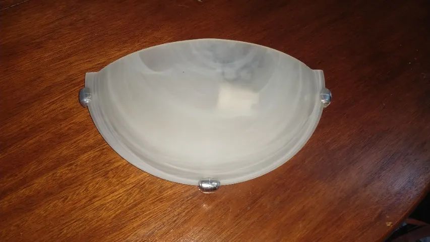 Conjunto de luminárias para uso interno.