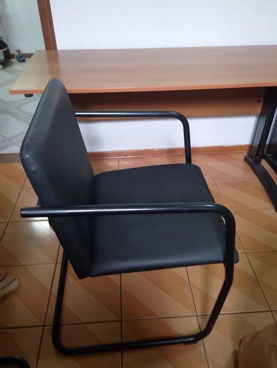MARAVILHOSA POLTRONA DE CORINO, NOVINHA PRATICAMENTE SEM USO  - Foto 3