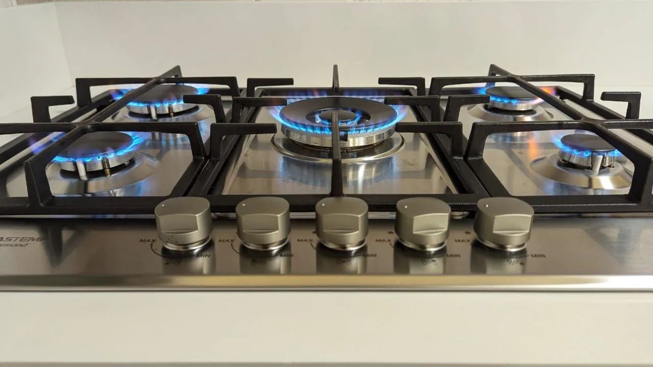 Cooktop 5 bocas Brastemp Gourmand Inox com duplachama e trempe com ferro fundido 220V - Foto 4