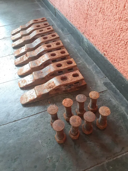 DENTES PARA CAÇAMBA DIANTEIRA RETROESCAVADEIRA RANDON