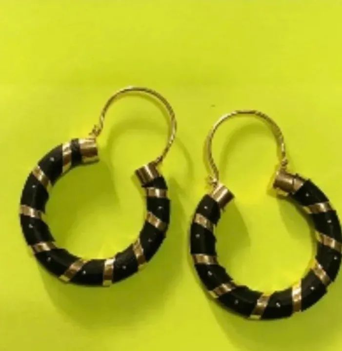 Brinco argola média em coco e ouro amarelo 18 K