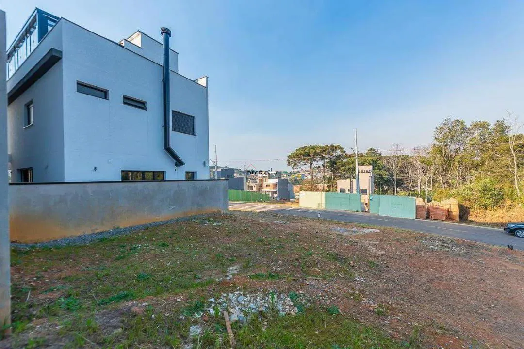 Terreno com a área total de 194m² à venda em condomínio Club fechado no Santa Cândida em C
