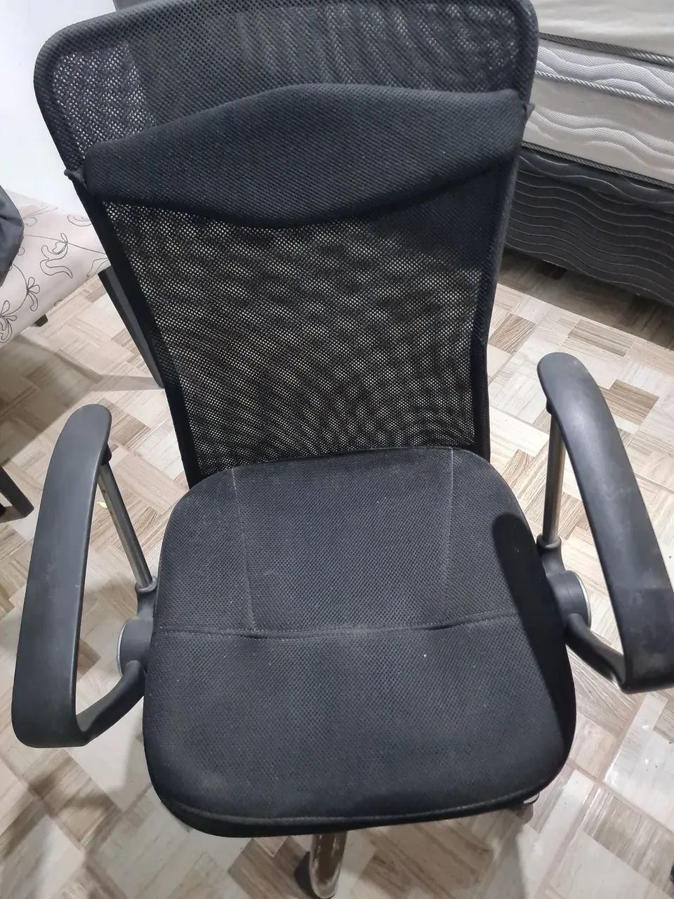 Cadeira de escritório ergonômica preta - Foto 2