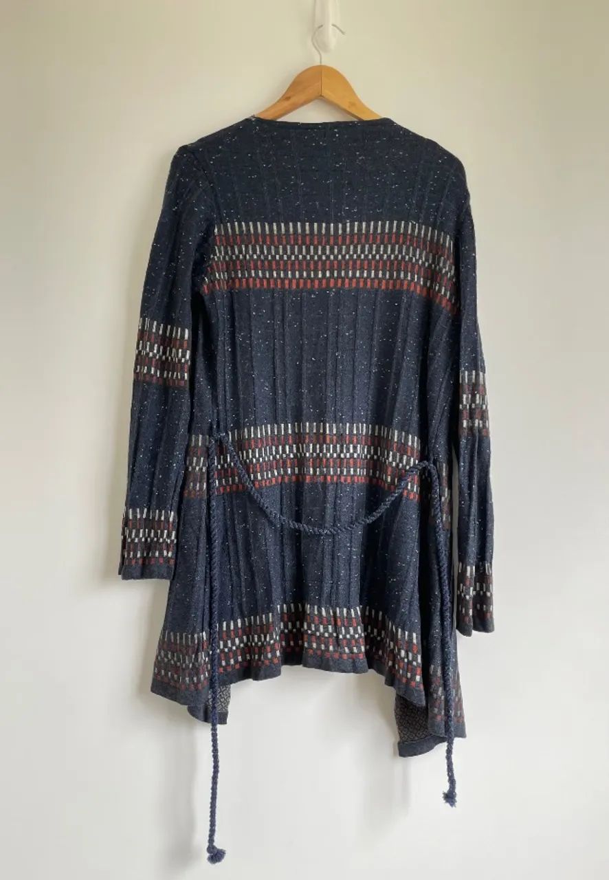 Cardigan tipo kimono azul estampado tam G Haes  - Foto 2