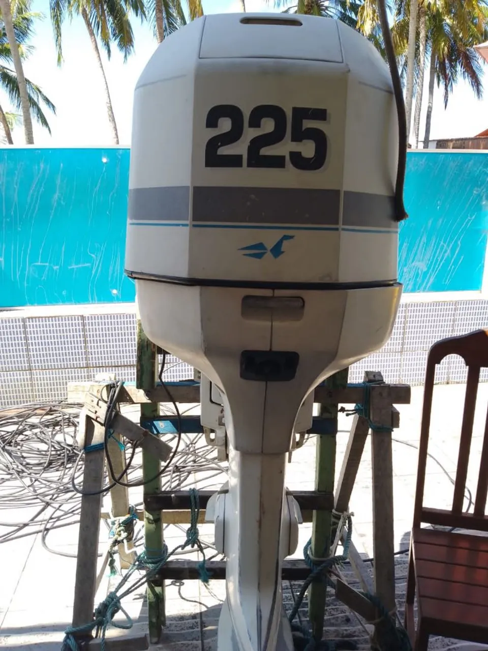 Vendo motor Johnson 225 V6