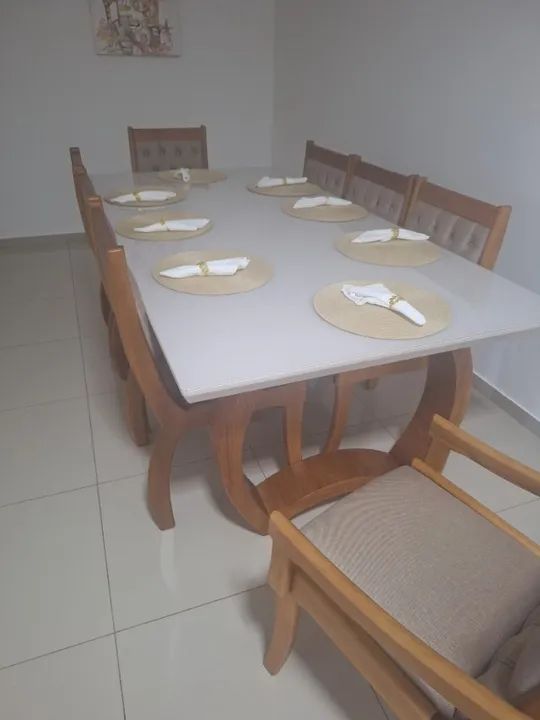 Mesa de Jantar 8 lugares, cadeiras em capitonê 