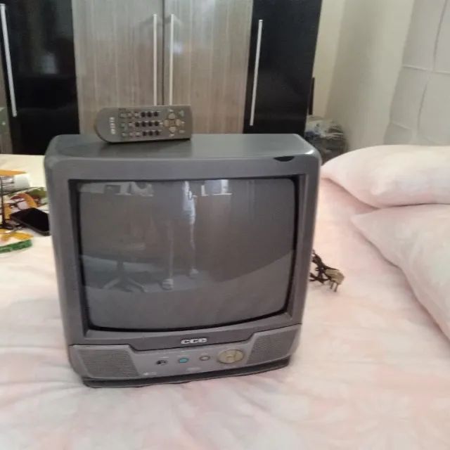 Otima tv com linda imagem 14 polegadas  . Maravilha para transportar em viagemcom cotrole - Foto 2