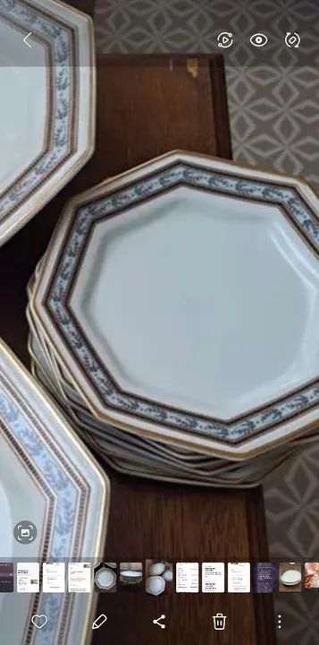 Jogo de 6 pratos(sobremesa) de porcelana com detalhes em dourado