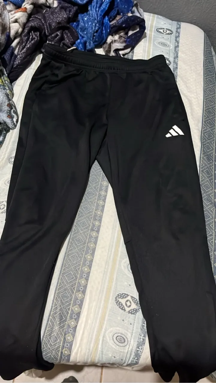 Conjunto da adidas esportivo 