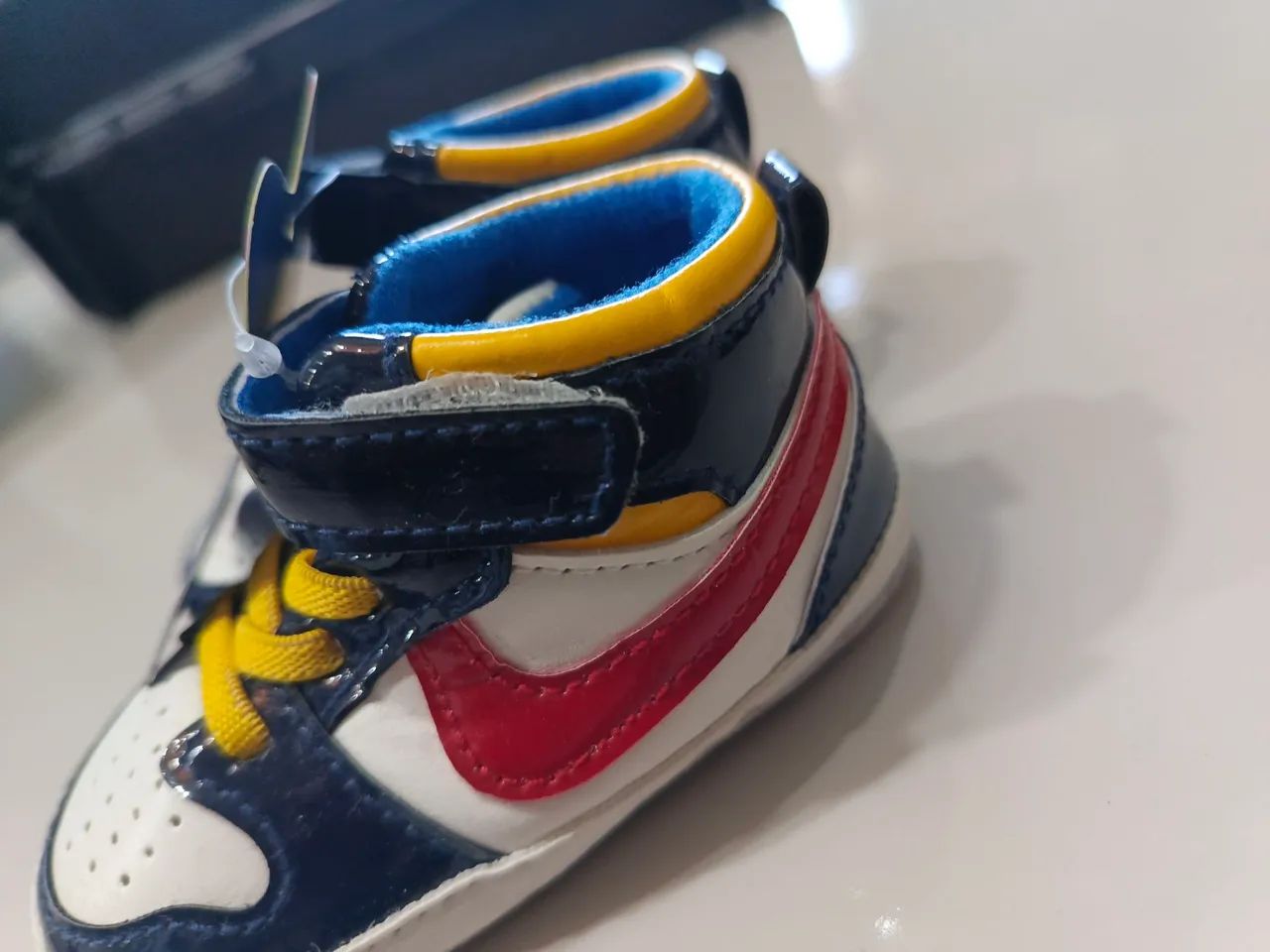 Tênis Infantil - Azul, Vermelho, Amarelo e Branco - Foto 4