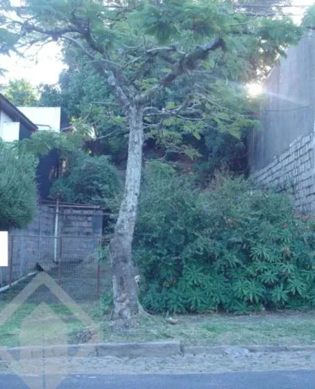 Terreno disponível à venda no bairro Partenon com área de 409 m².