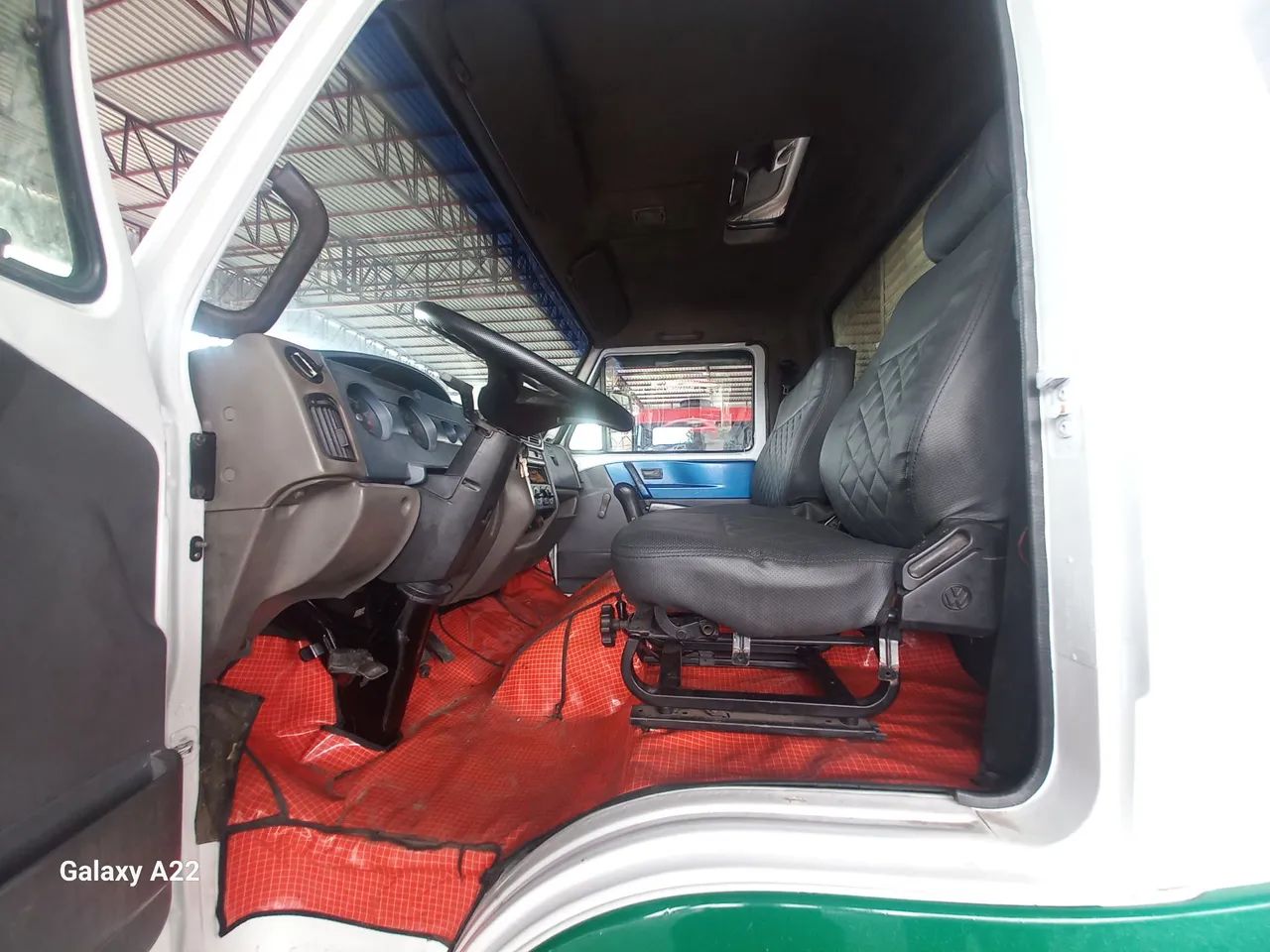 Caminhão VW 5.140 Delivery Baú em ótimo estado - Foto 7