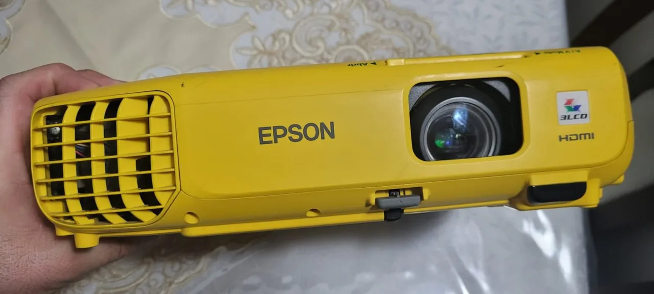 Projetor Multimídia Epson Modelo H554a Hdmi Amarelo (Usado)