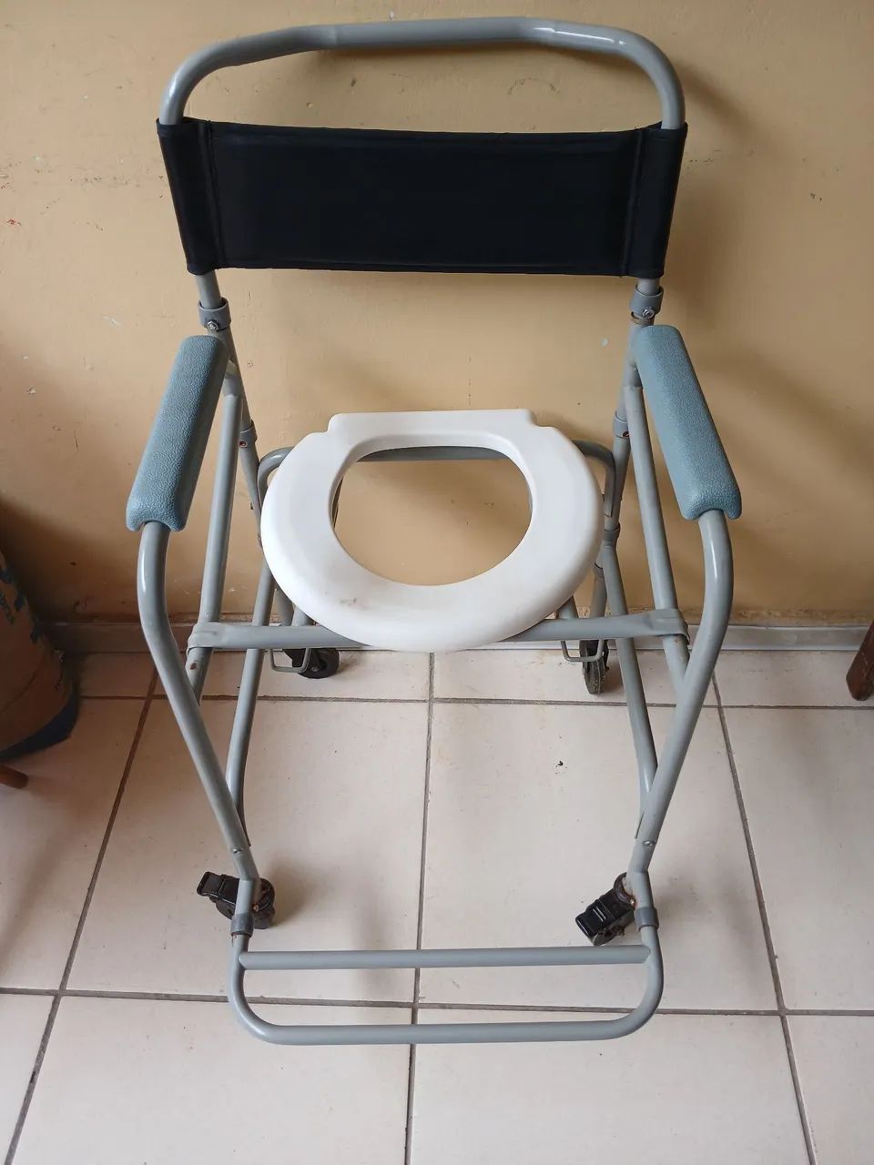 Cadeira de Banho com Rodas
