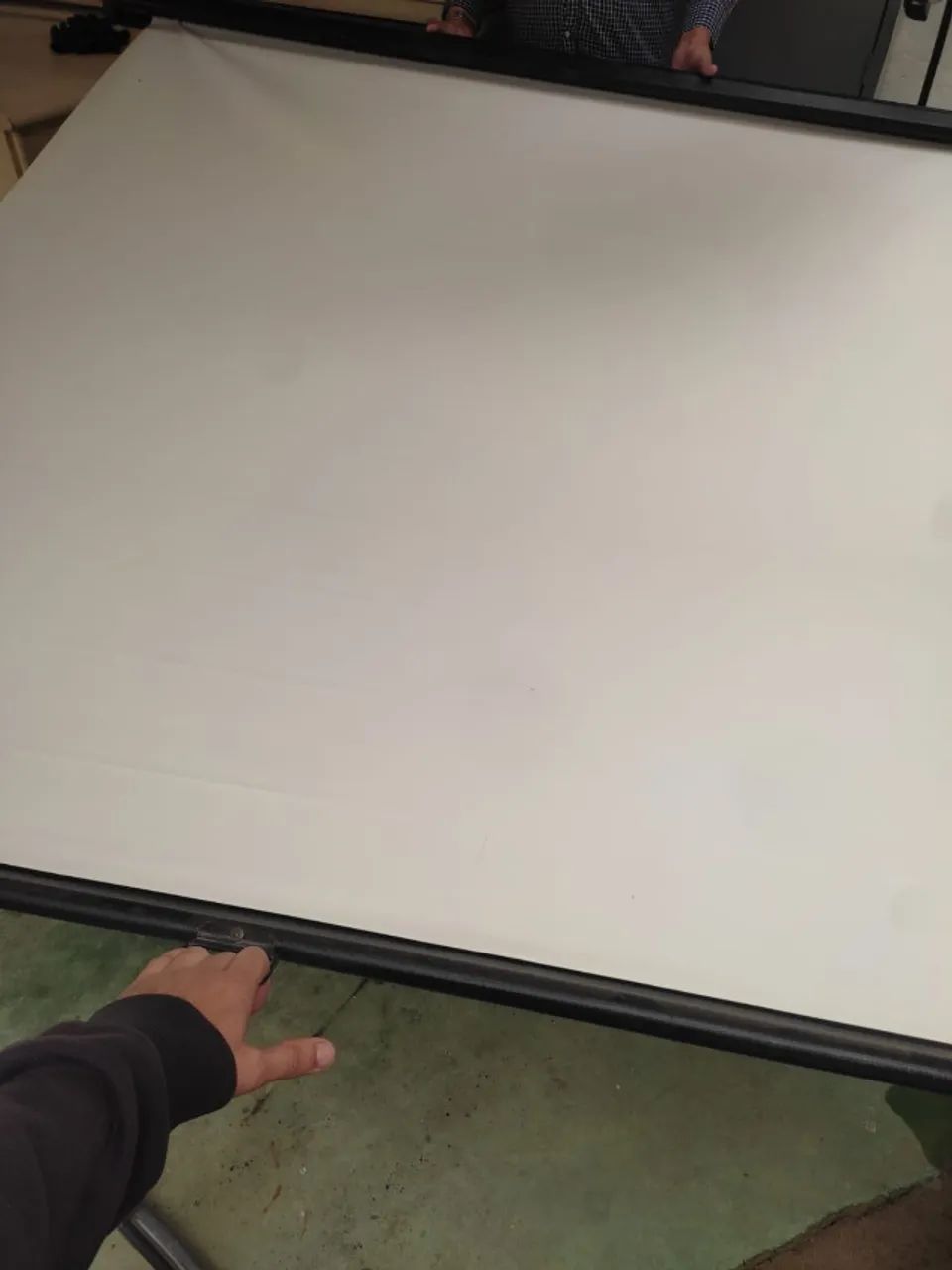 Tela de projeção retrátil64289866577539120