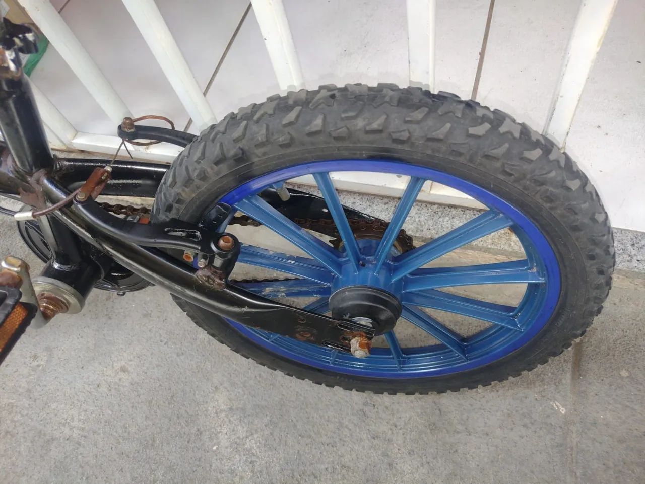 Bicicleta Infantil com Rodas Azuis - Foto 3