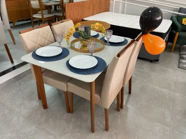 Mesa de Jantar Base Maciça e Tampo Laqueado com 4 Cadeiras - Sofisticação