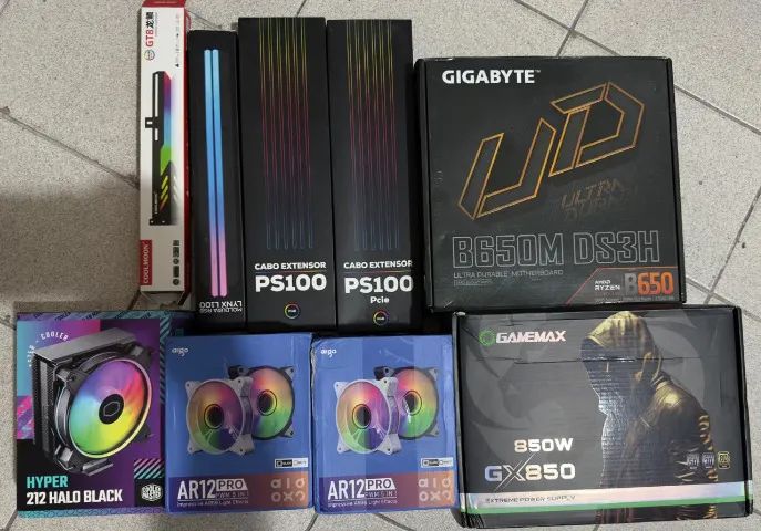 PC Gamer Ryzen 7  7700X AM5 com caixas.