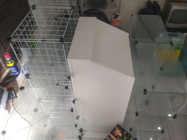 Kit loja: Balcão caixa, Vitrine grade, Vitrine vidro, Prateleira de canto