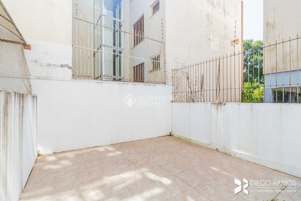 Loja Comercial Reformada para Locação - 2 Andares + Vitrine de Vidro - Foto 10